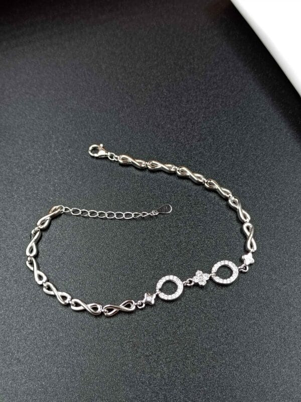 Delicate Silver Bracelet with Interlocking Circles