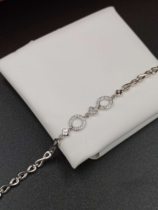 Delicate Silver Bracelet with Interlocking Circles