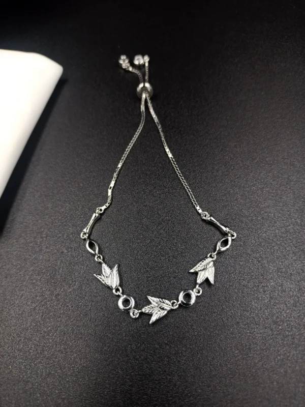 Adjustable Silver Bracelet with Leaf Pattern